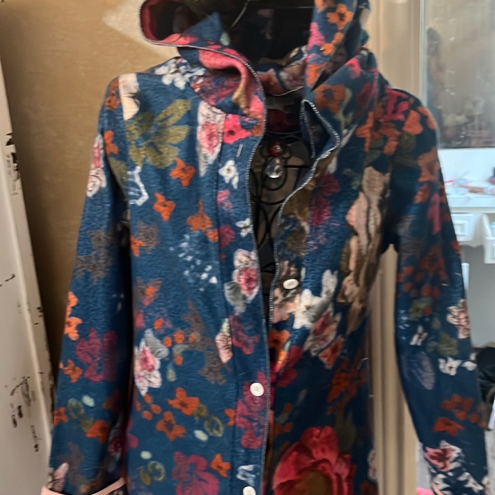 Small vintage floral lightweight fleece overcoat/ trench coat
